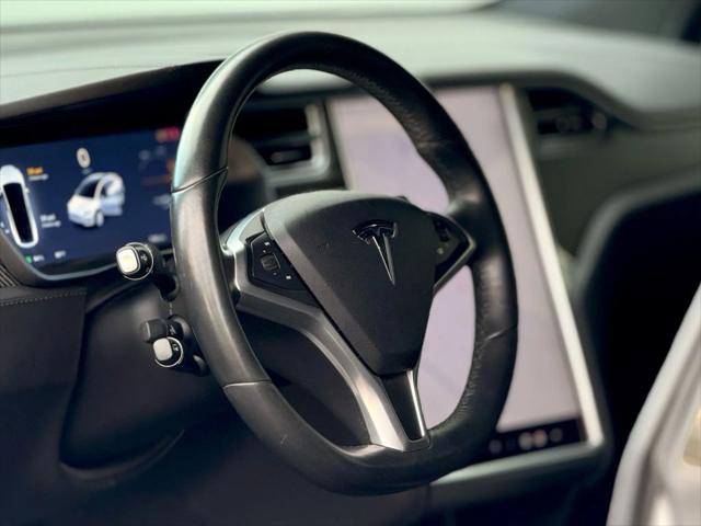 Photo of 2018 Pearl White Multi-Coat Tesla Model X