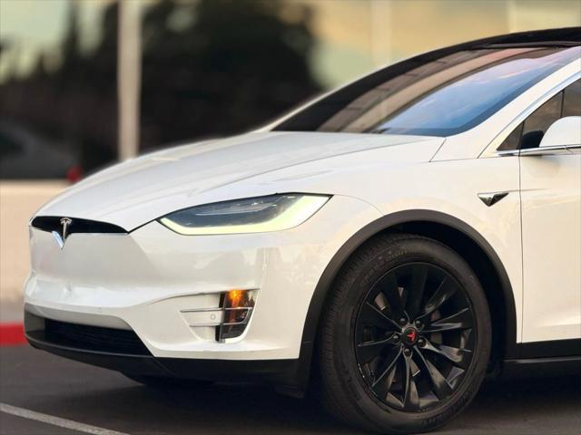Photo of 2018 Pearl White Multi-Coat Tesla Model X