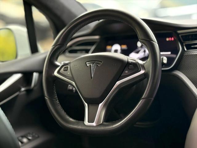 Photo of 2018 Pearl White Multi-Coat Tesla Model X