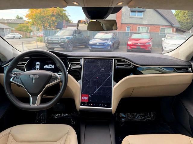 Photo of 2016 White Tesla Model S