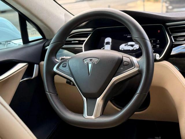Photo of 2016 White Tesla Model S