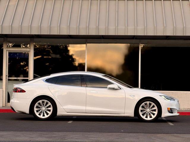 Photo of 2016 White Tesla Model S