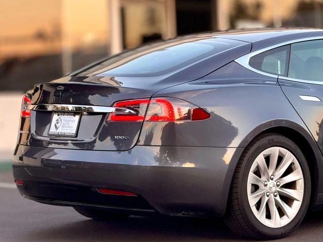 Photo of 2017 Silver Tesla Model S
