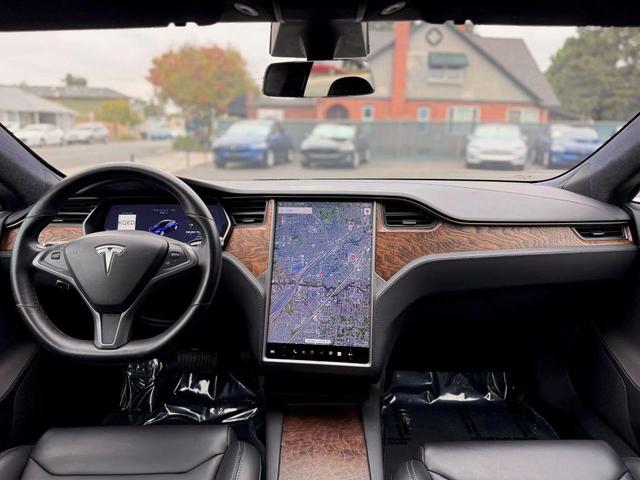 Photo of 2018 Deep Blue Metallic Tesla Model S