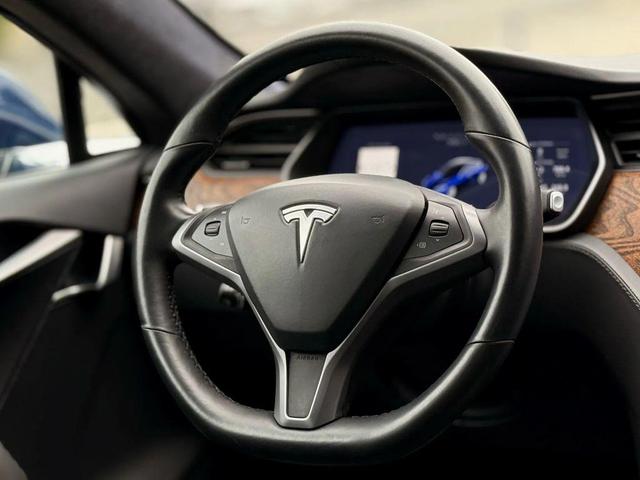 Photo of 2018 Deep Blue Metallic Tesla Model S