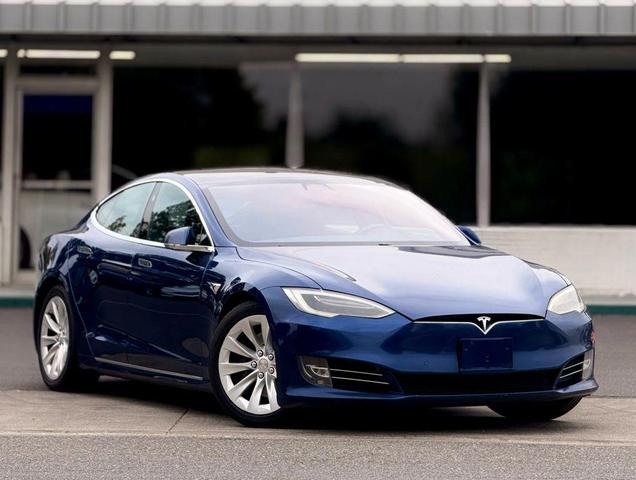 Photo of 2018 Deep Blue Metallic Tesla Model S