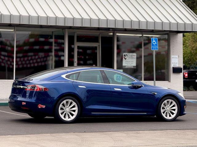 Photo of 2018 Deep Blue Metallic Tesla Model S