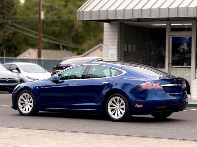 Photo of 2018 Deep Blue Metallic Tesla Model S