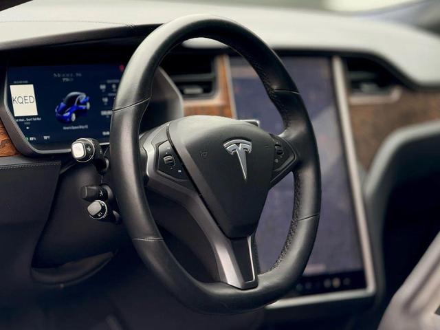 Photo of 2018 Deep Blue Metallic Tesla Model S