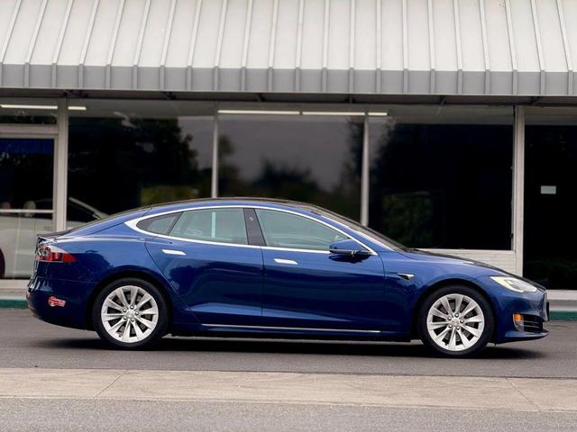 Photo of 2018 Deep Blue Metallic Tesla Model S