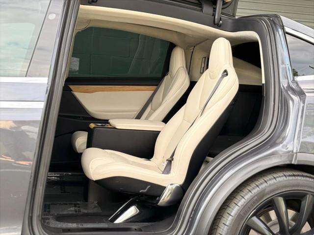 Photo of 2018 Grey Tesla Model X