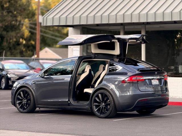 Photo of 2018 Grey Tesla Model X