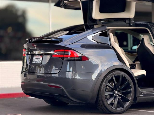 Photo of 2018 Grey Tesla Model X