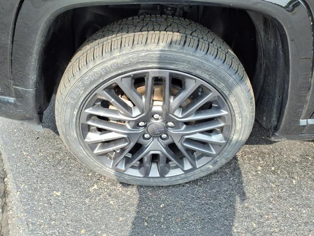 Photo of 2022 Diamond Black Crystal Pearlcoat Jeep Compass