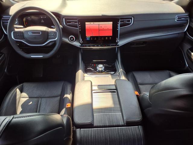 Photo of 2024 Diamond Black Crystal Pearlcoat Jeep Wagoneer