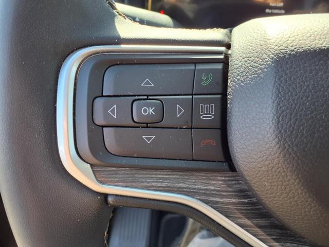 Photo of 2024 Diamond Black Crystal Pearlcoat Jeep Wagoneer