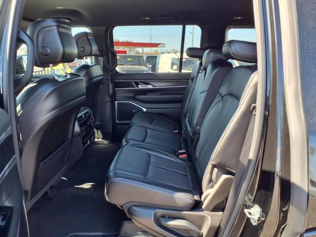 Photo of 2024 Diamond Black Crystal Pearlcoat Jeep Wagoneer