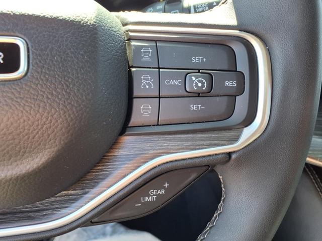 Photo of 2024 Diamond Black Crystal Pearlcoat Jeep Wagoneer