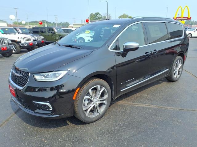 Photo of 2025 Diamond Black Crystal Pearlcoat Chrysler Pacifica