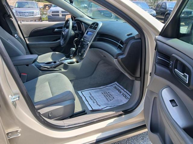 Photo of 2015 BEIGE Chevrolet Malibu