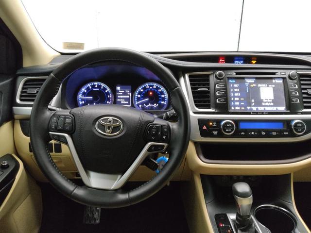 Photo of 2018 Blizzard Pearl Toyota Highlander