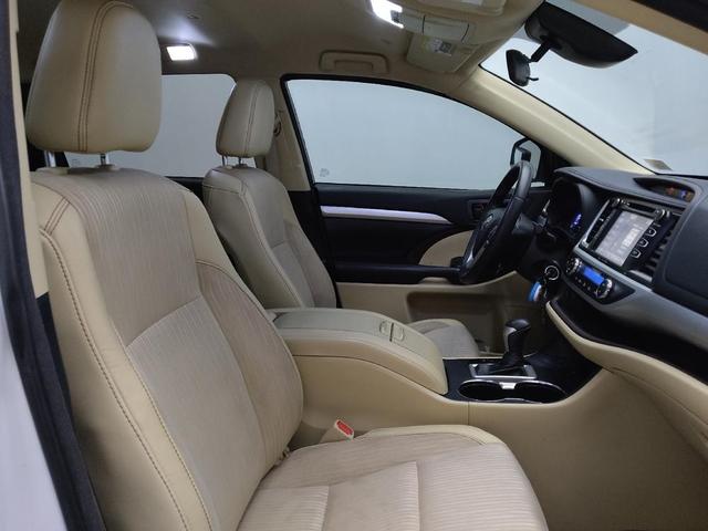 Photo of 2018 Blizzard Pearl Toyota Highlander