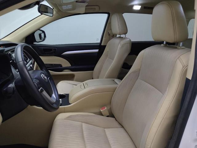Photo of 2018 Blizzard Pearl Toyota Highlander
