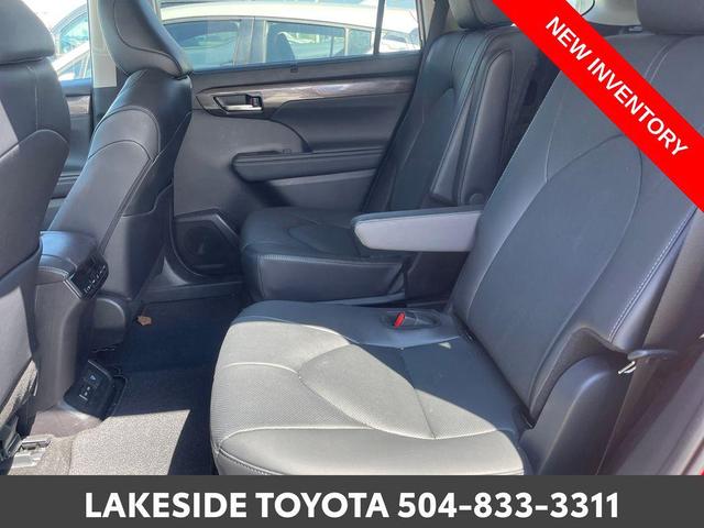Photo of 2025 Ruby Flare Pearl Toyota Highlander