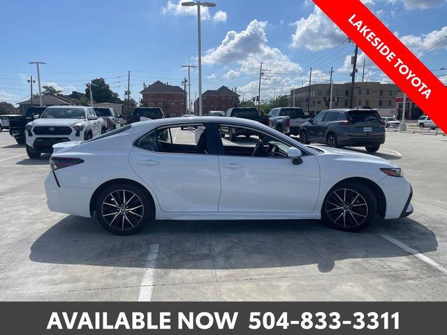 Photo of 2022 White Toyota Camry