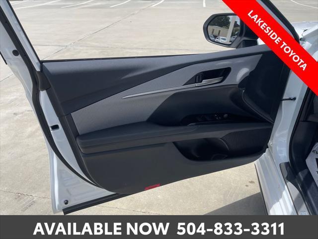 Photo of 2025 Ice Cap Toyota Camry