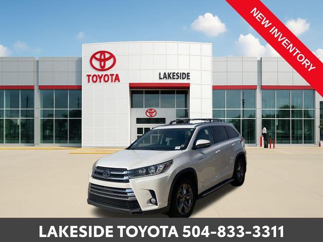Photo of 2017 Blizzard Pearl Toyota Highlander Hybrid
