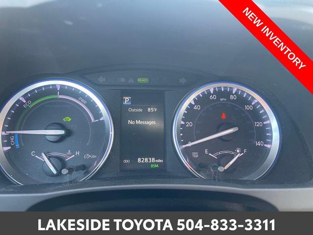 Photo of 2017 Blizzard Pearl Toyota Highlander Hybrid