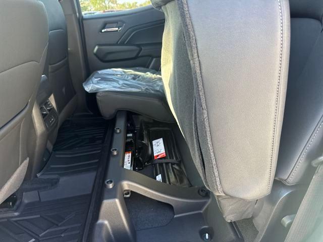 Photo of 2025 Summit White Chevrolet Colorado