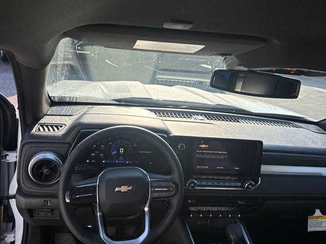 Photo of 2025 Summit White Chevrolet Colorado