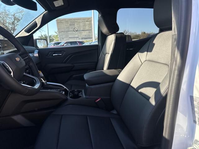 Photo of 2025 Summit White Chevrolet Colorado