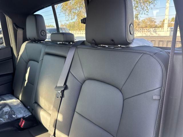 Photo of 2025 Summit White Chevrolet Colorado