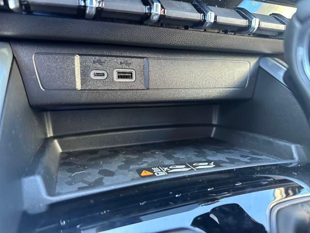 Photo of 2025 Summit White Chevrolet Colorado