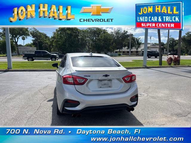 Photo of 2018 Silver Ice Metallic Chevrolet Cruze
