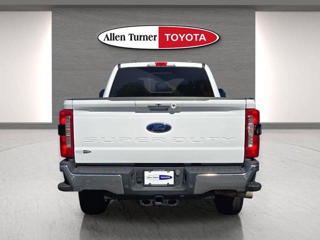 Photo of 2023 Oxford White Ford F-250