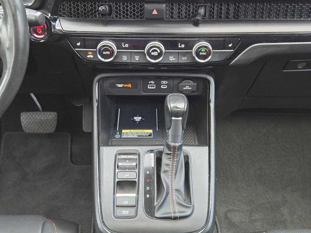Photo of 2023 Platinum White Pearl Honda CR-V Hybrid