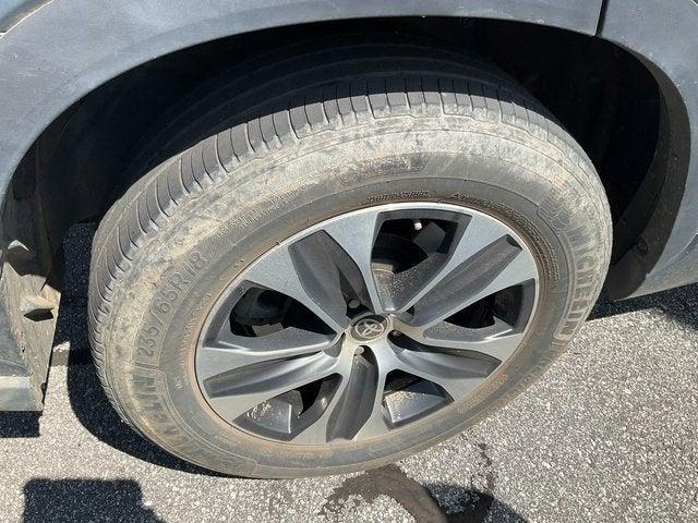 Photo of 2021 Moon Dust Toyota Highlander