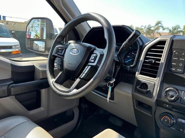 Photo of 2018 Oxford White Ford F-350