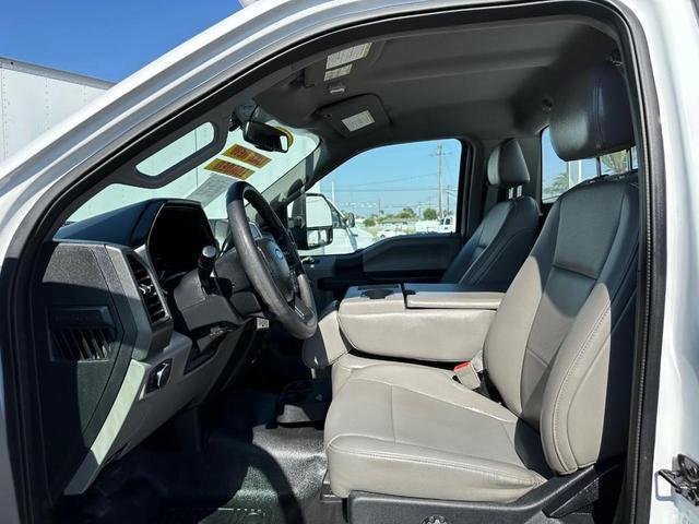 Photo of 2018 Oxford White Ford F-350