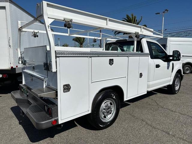 Photo of 2018 Oxford White Ford F-350