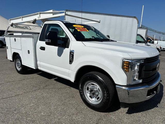 Photo of 2018 Oxford White Ford F-350