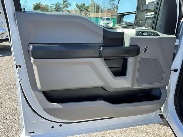 Photo of 2018 Oxford White Ford F-350
