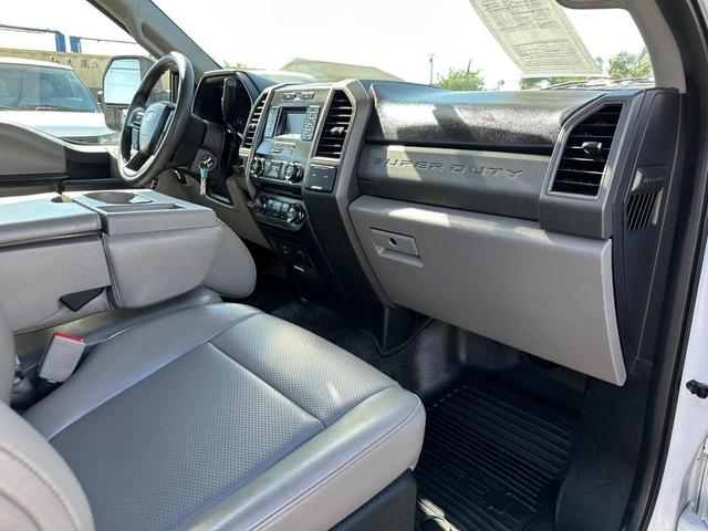 Photo of 2018 Oxford White Ford F-350