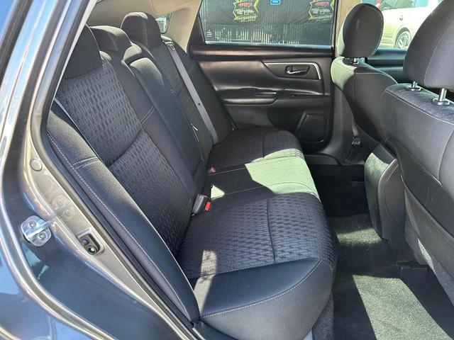 Photo of 2016 Gun Metallic Nissan Altima