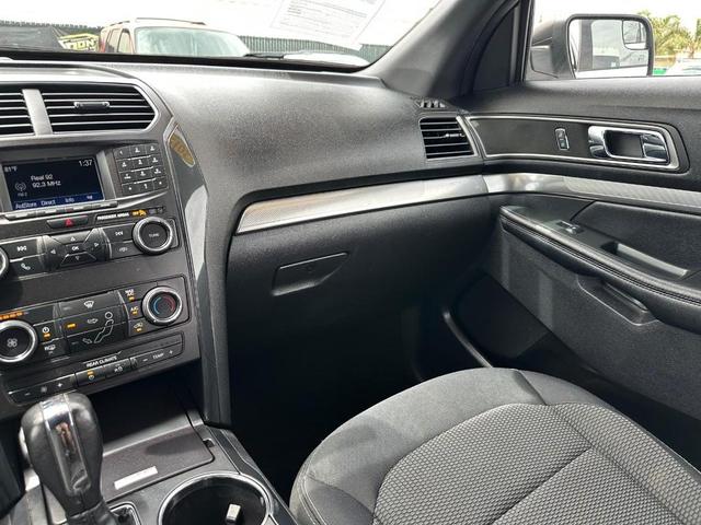 Photo of 2019 Oxford White Ford Explorer