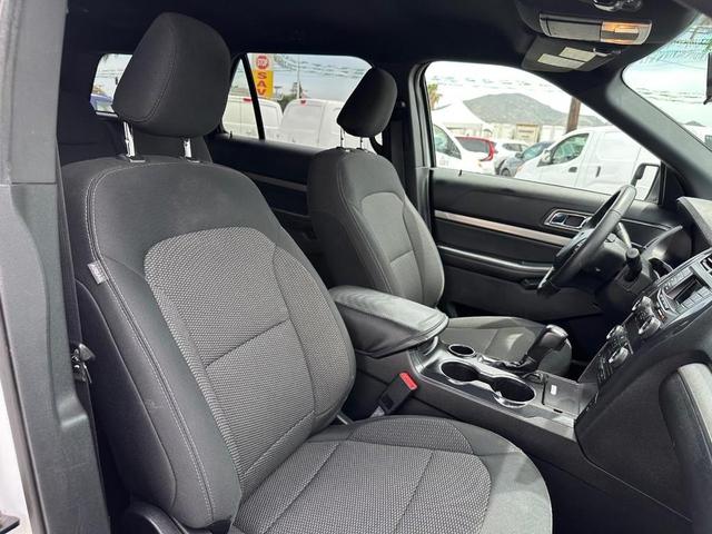 Photo of 2019 Oxford White Ford Explorer